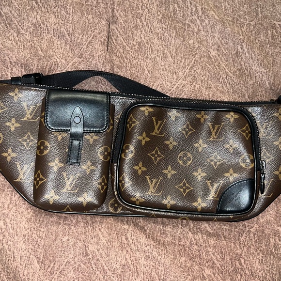 Barely used Authentic,  Louis Vuitton Men’s Christopher belt bag. - Picture 2 of 8